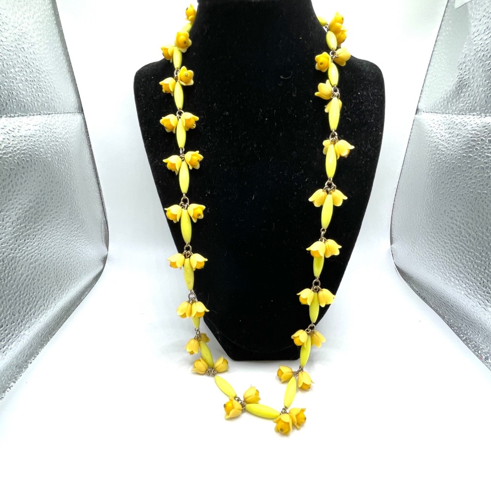 Vintage Retro Yellow Plastic Beaded Flower Necklace